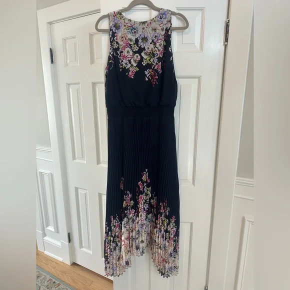 White House Black Market Navy Floral Border Maxi Dress - Picture 3 of 6